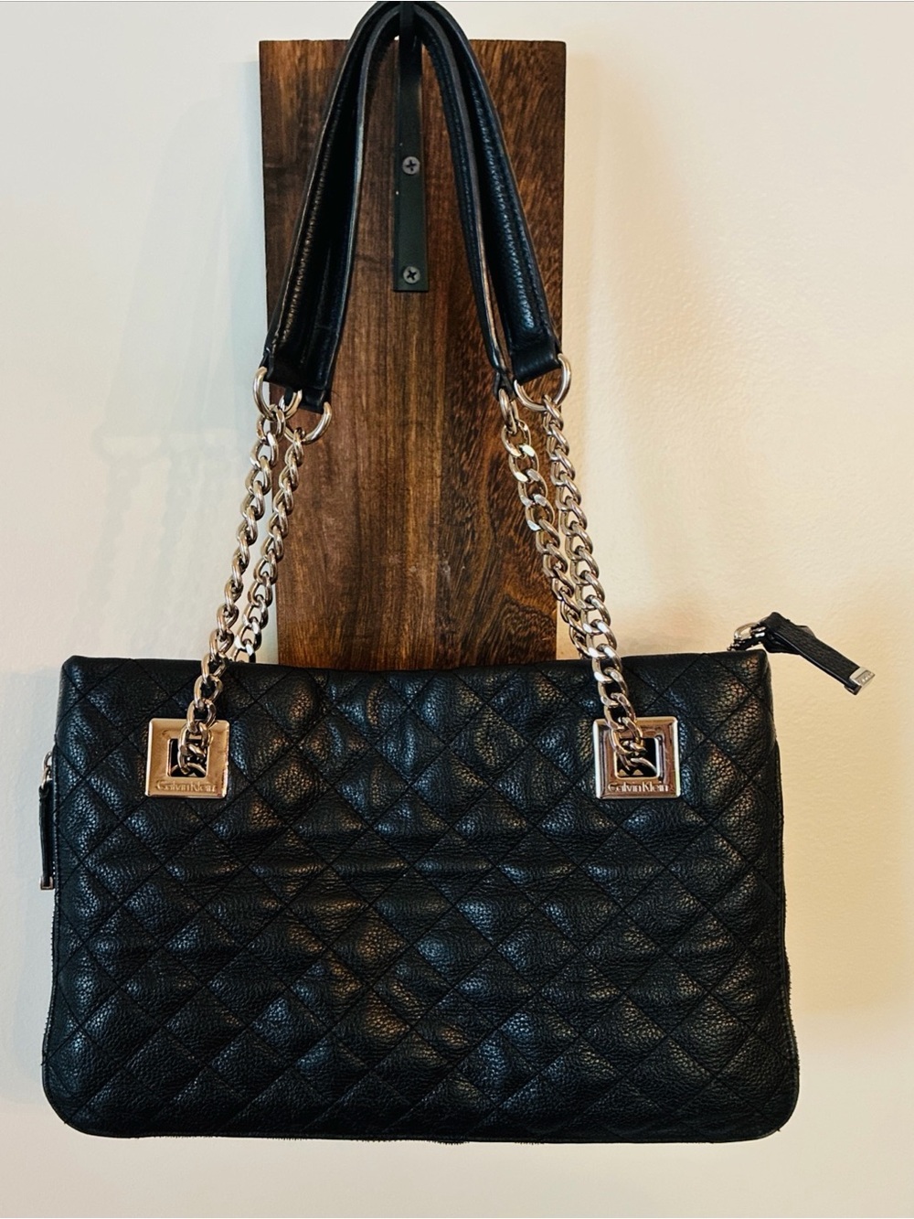 Calvin Klein Classic expandable Quilted Black Shoulder Bag , silver Chain Straps